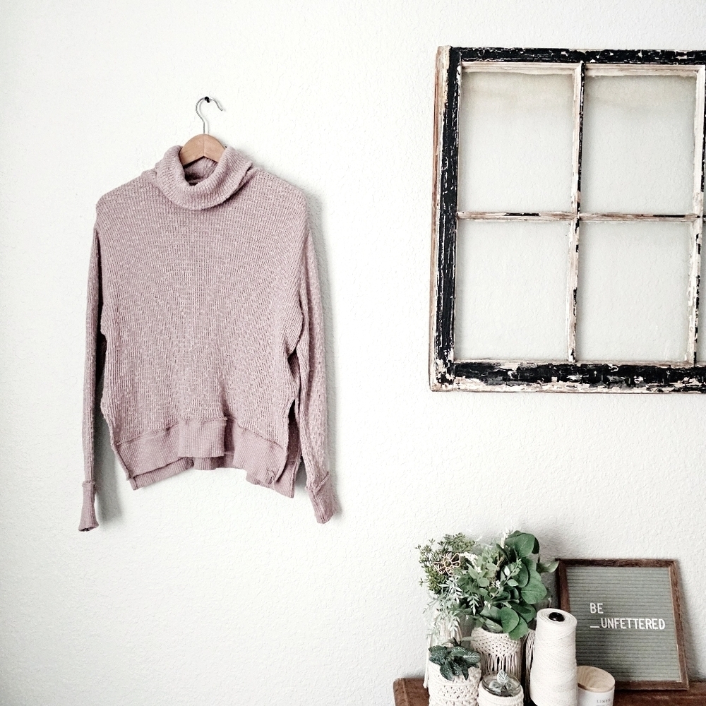We The Free Long Sleeve Split Side Turtkeneck Knit Pullover Sweater Mauve XS